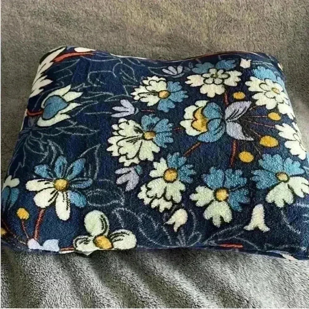 Vera Bradley Fleece Travel Blanket Pillow in Floral Bursts NWT